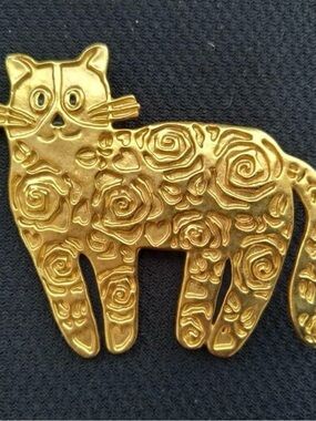 Vintage Unsigned Lancôme Paris Gold-tone Cut Out Rose Pattern Cat Brooch
Rare